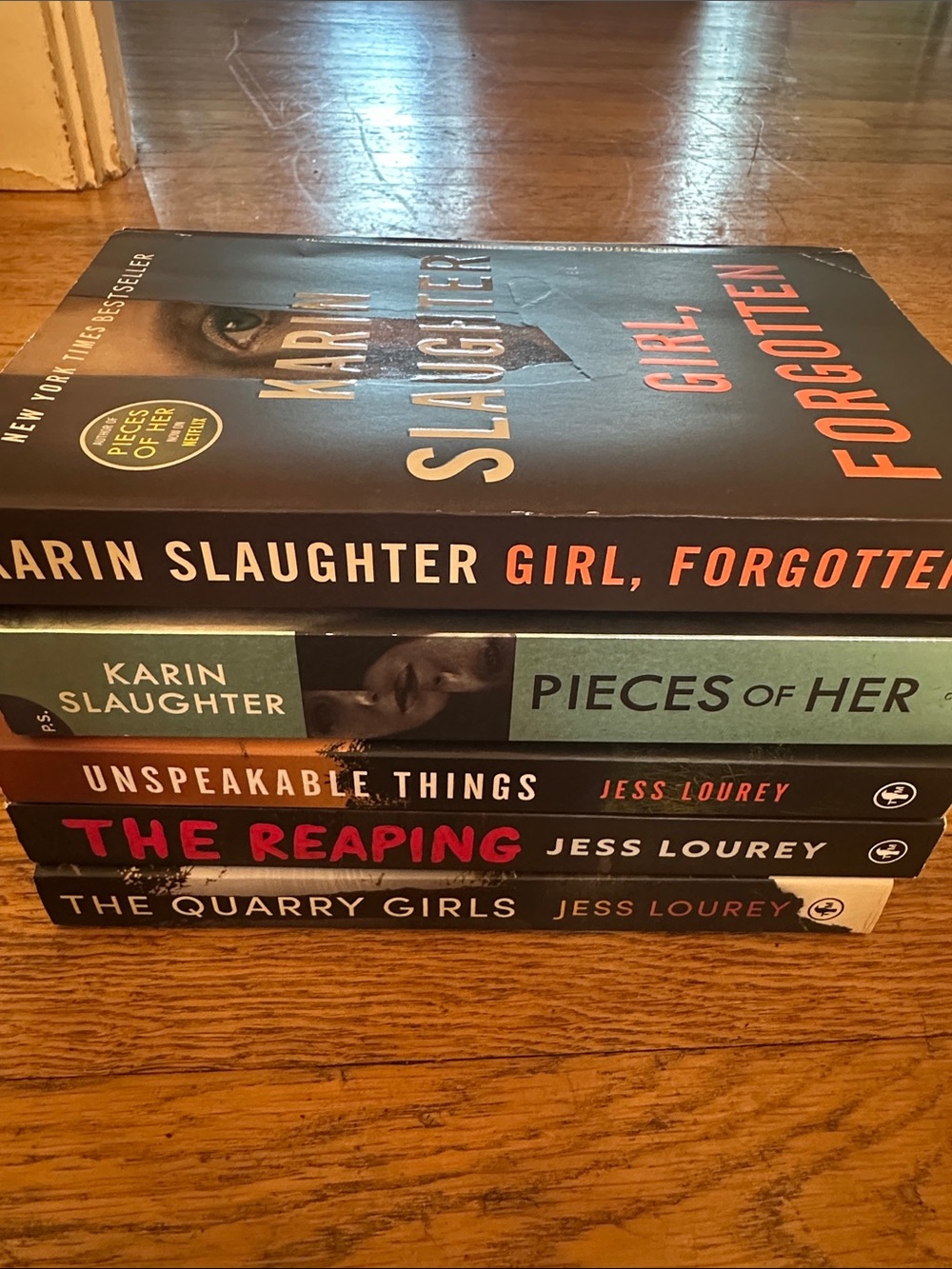 Jess Lourey, Karin Slaughter Set of 5 Books